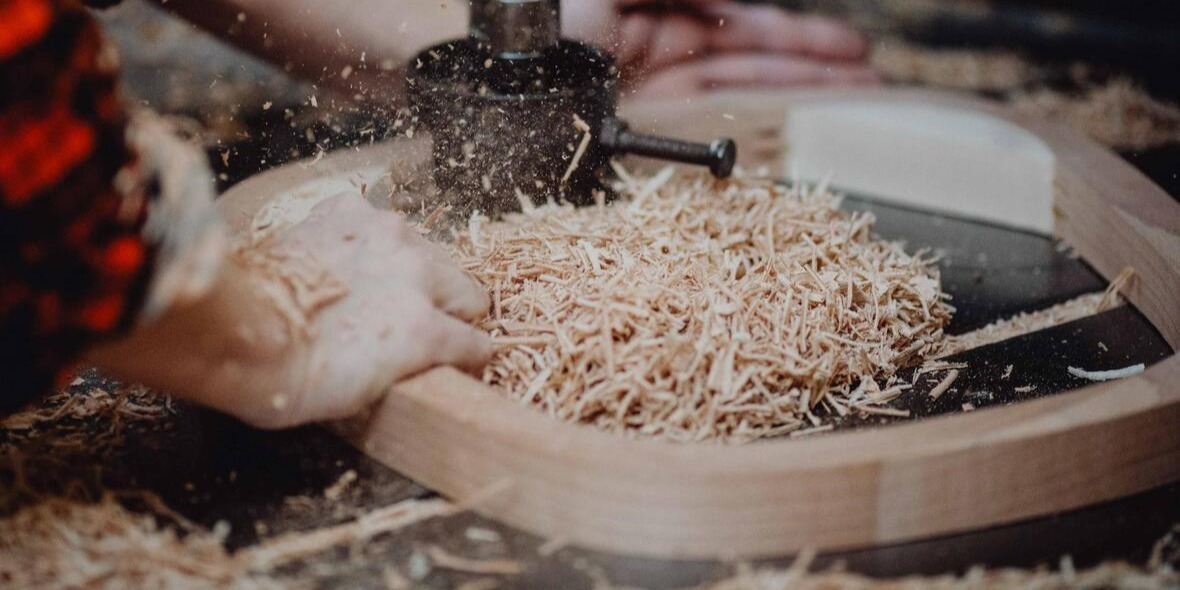 Timeless Curves Above A legacy of craftsmanship-1