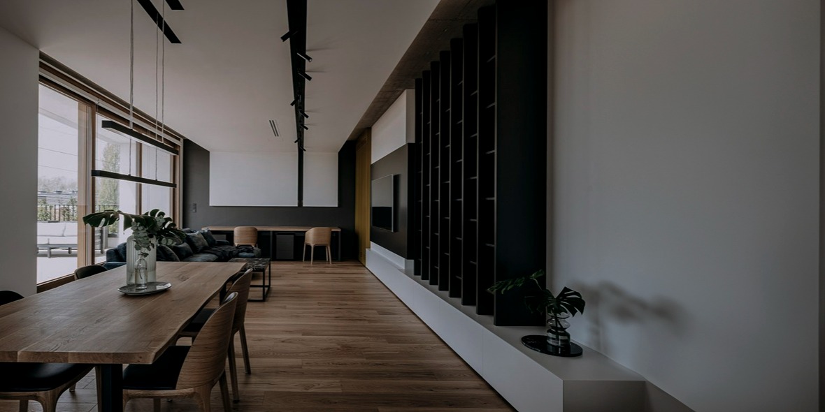 Timeless curves Above Bentwood in the modern workspace-1